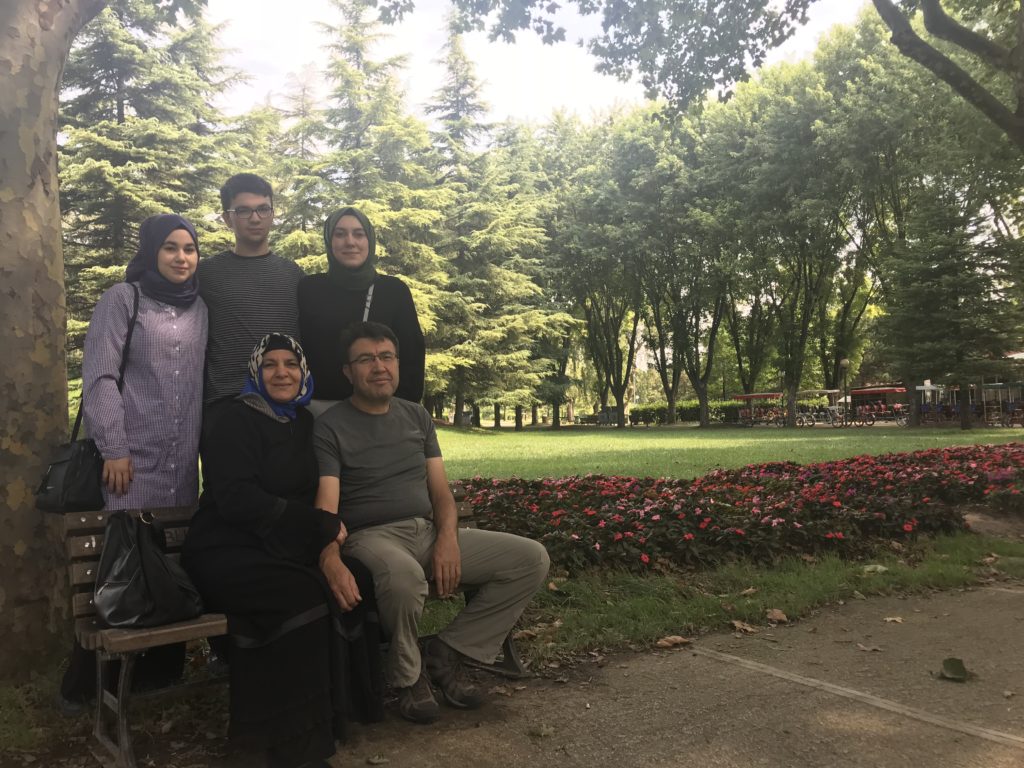 Ali Egemen, Ali Egemen Kimdir, Ali Egemen Referans, Ali Egemen Konya, Ali Egemen 1990 Mülkiye Mezunu, Ali Egemen Yeminli Mali Müşavir, Ali Egemen Referans Yeminli Mali Müşavirlik A.Ş. Ortağı, Ali Egemen Ankara Siyasallılar Vakfı kurucularından, Fotoğraflar icon